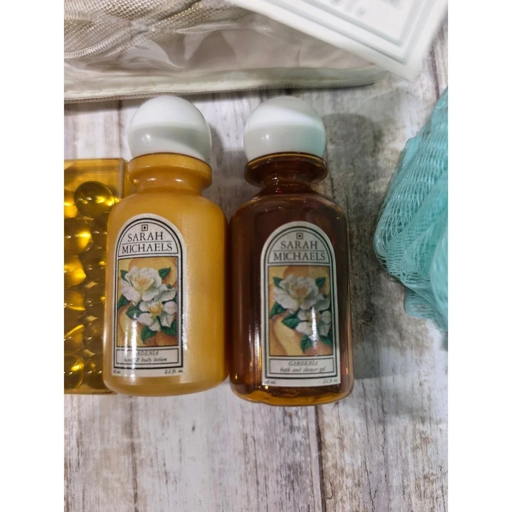Sarah Michaels Travel Case Gardenia Seashore Bath Body Gift Set Gold‎ Bag READ